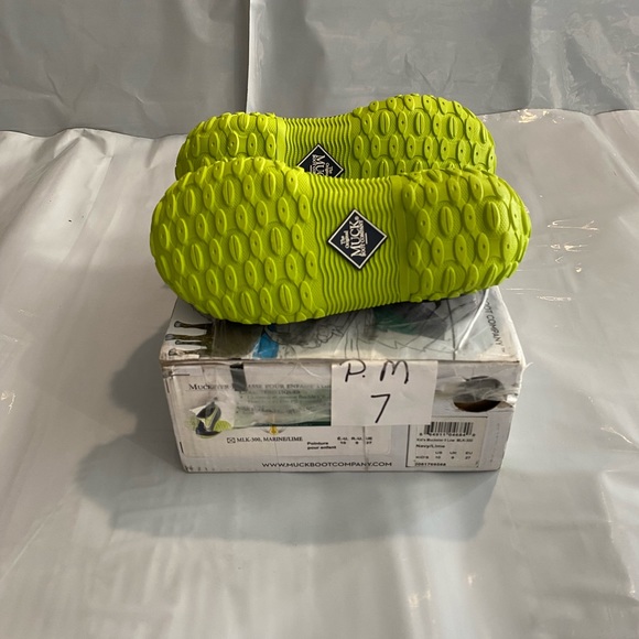 Kids muckster shoes, the Muck Boot Collection. Size 10 green/navy - Picture 3 of 3